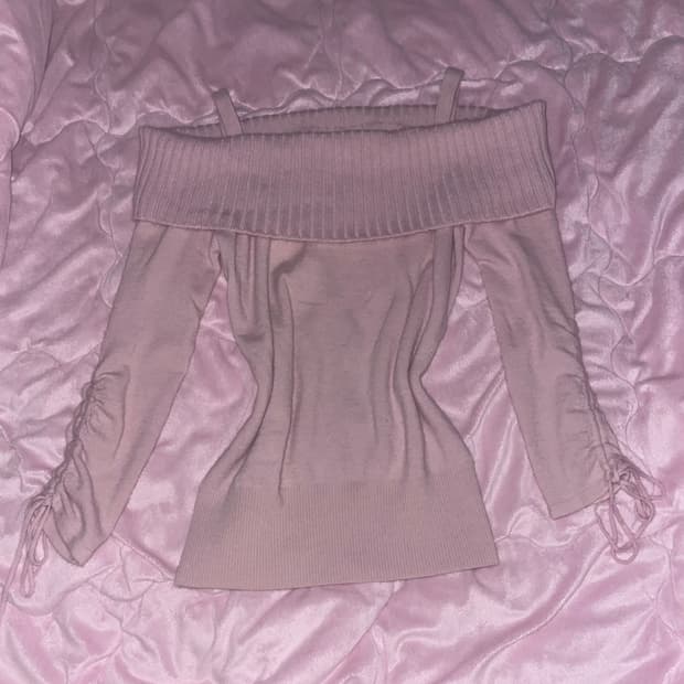 세실맥비 핑크 오프숄더 니트