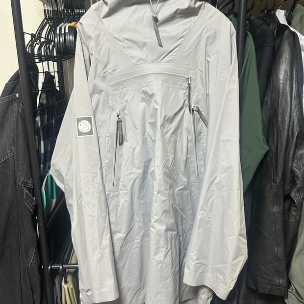 프리티그린 판초 그레이