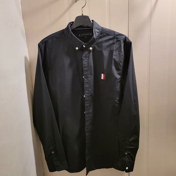 타미힐피거 블랙 셔츠