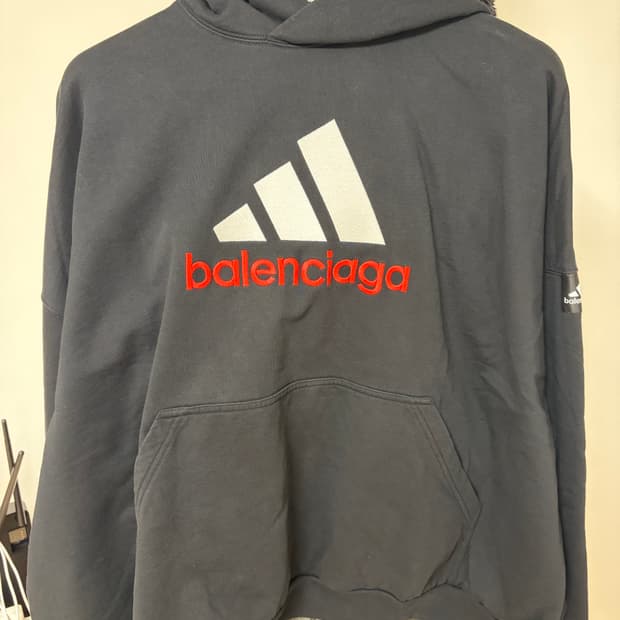 발렌시아가 아디다스 후드