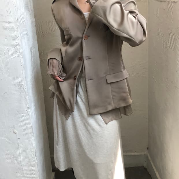 Armani 아르마니 베이지 컬러 프릴 디테일 블레이저