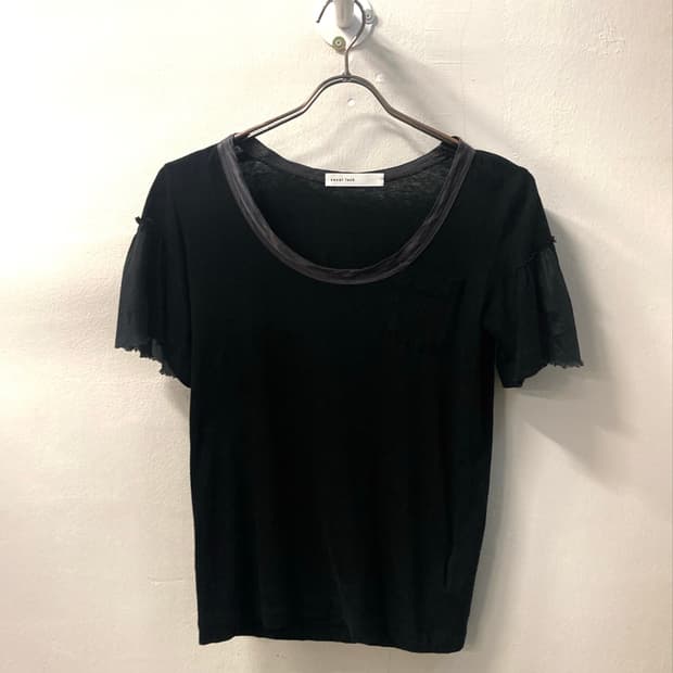 sacai luck 프릴 반팔