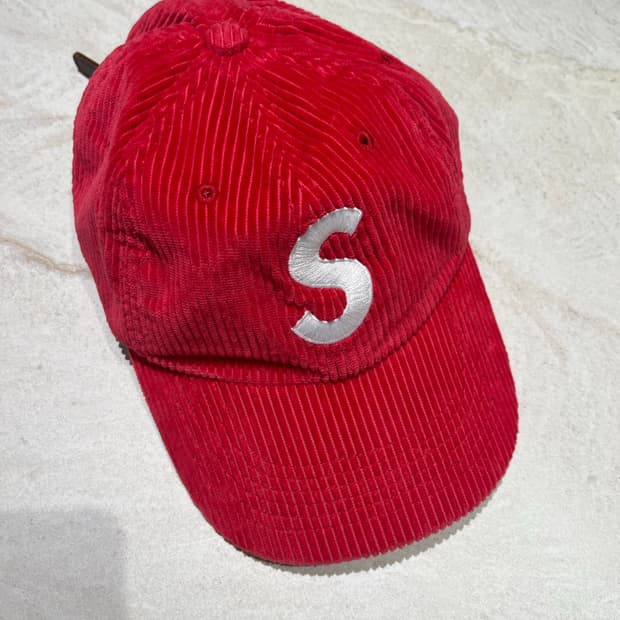 슈프림 코듀로이 S 로고