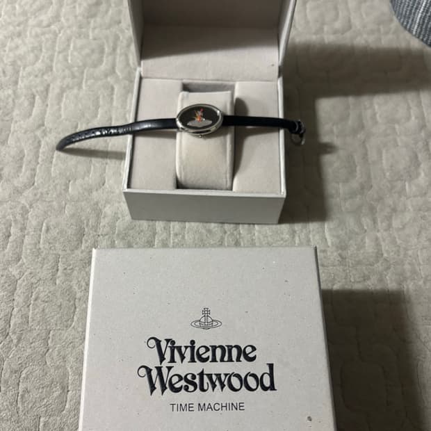 비비안웨스트우드 손목시계