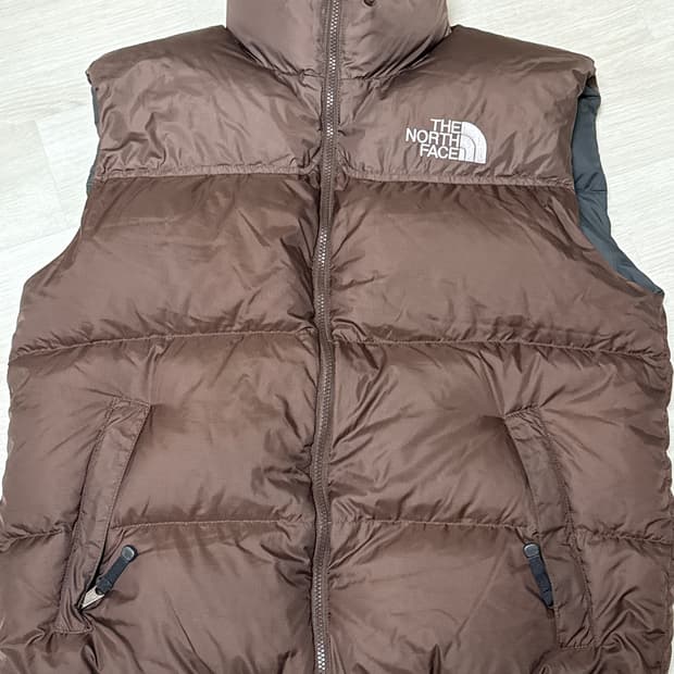 노스페이스 눕시 700 패딩 조끼 브라운