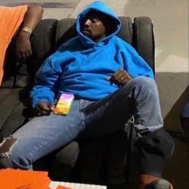 러셀 후드티 딥블루 L 사이즈 팝니다