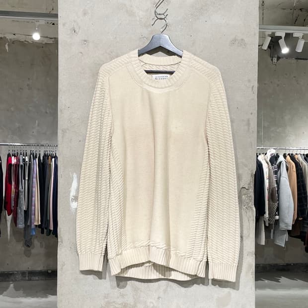 메종 마르지엘라 10 아이보리 U넥 케이블 스웨터
