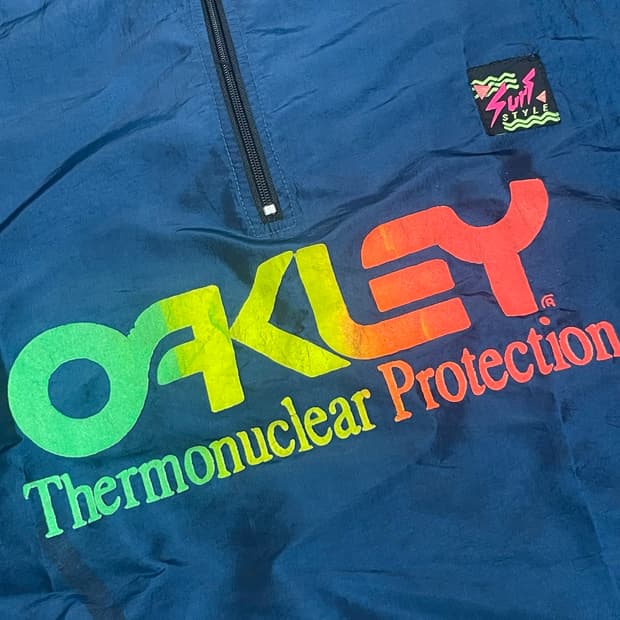 🕑90s surf style oakley
