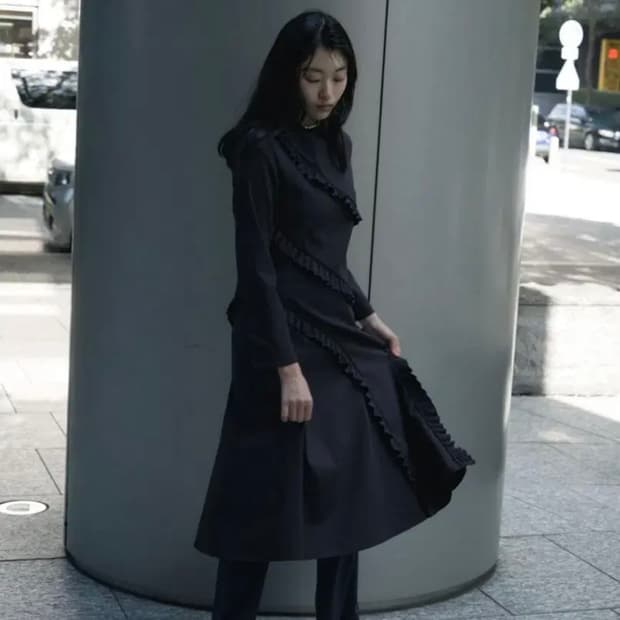 cosmoss 러플 원피스