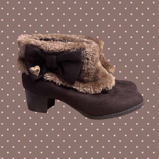 라떼갸루 리본 퍼 앵클 부츠 브라운 초코갸루