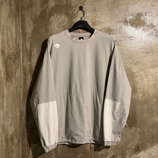 데상트 웜업 맨투맨