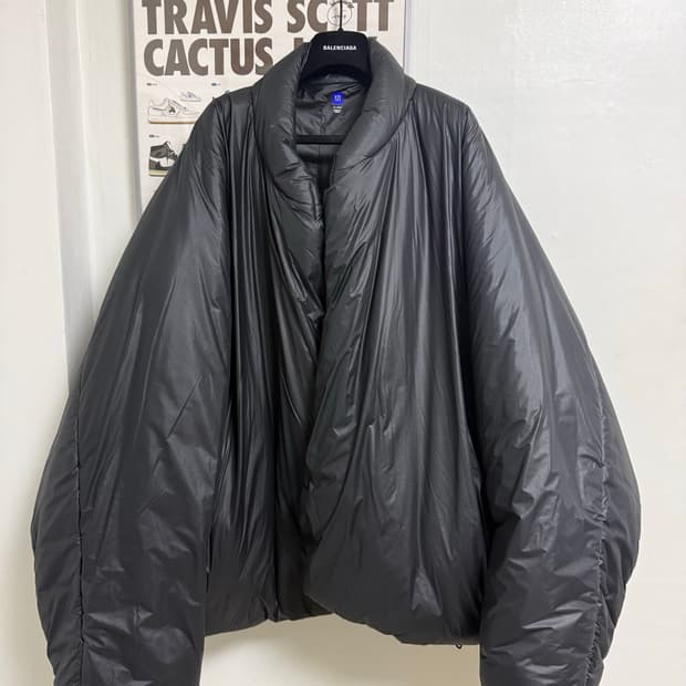 (XXL) 이지 갭 엔지니어드 바이 발렌시아가 라운드 재킷2 블랙