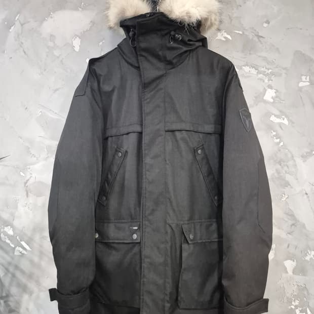 노비스 야테시 블랙 색상 패딩 L