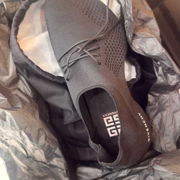 지방시 스니커즈 42사이즈 TK-360