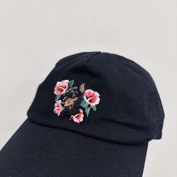 송지오 옴므 SONGZIO HOMME 플라워 도베르만 자수 볼캡