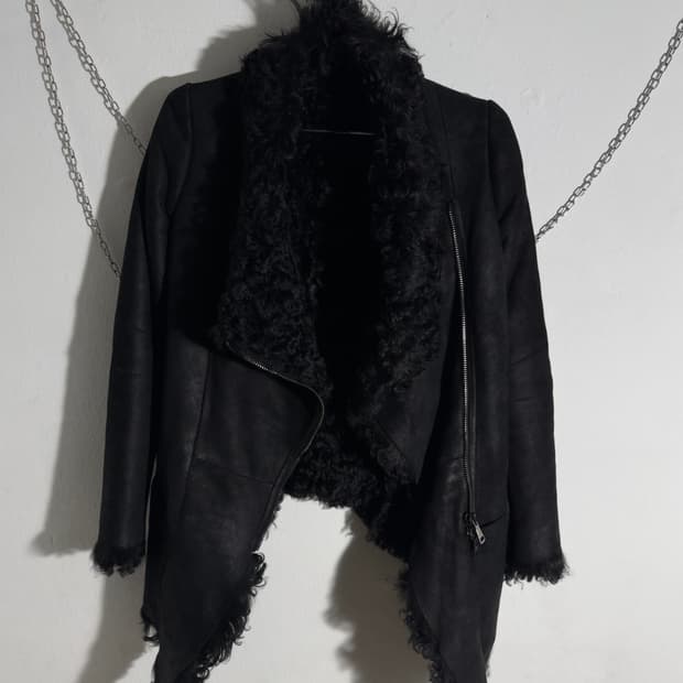 조르지오브라토 사선지퍼 하이넥 드레이프 무스탕