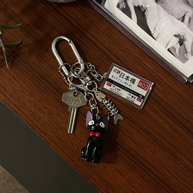 Kiki vintage keyring