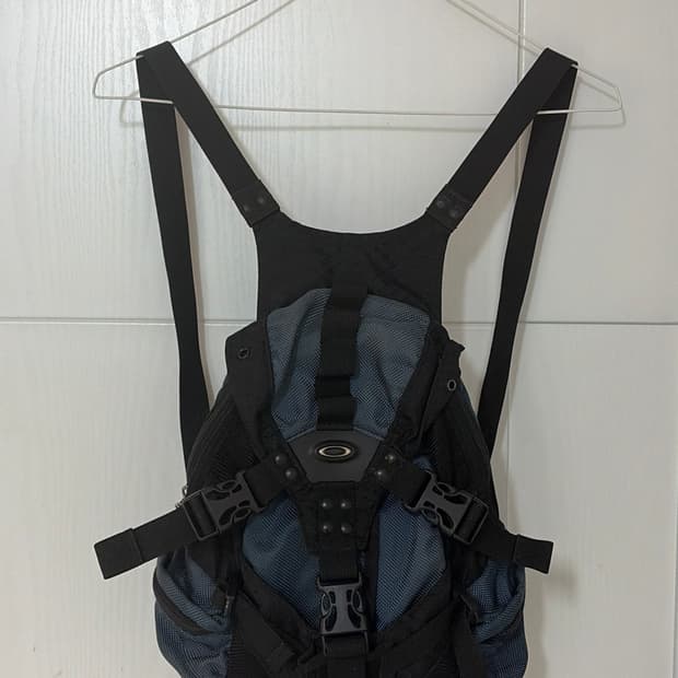 오클리 아이콘 미니백팩