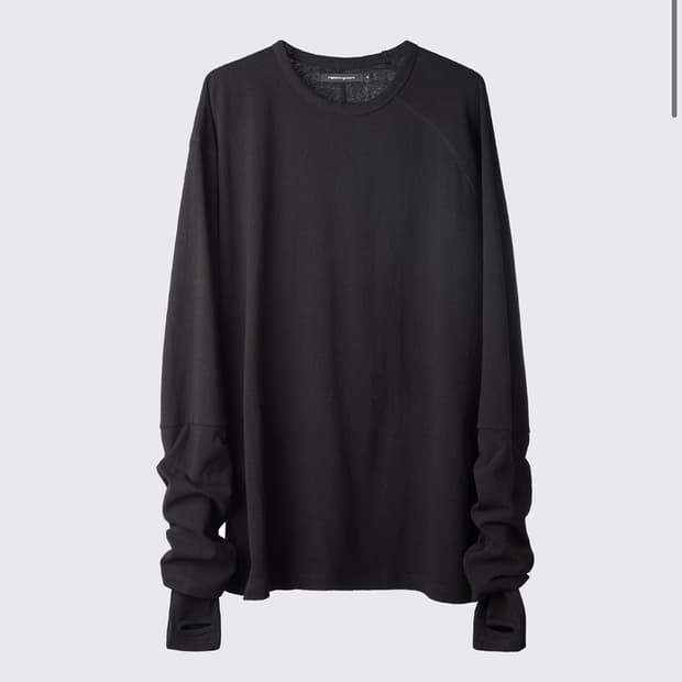 해칭룸 더블 슬리브 블랙