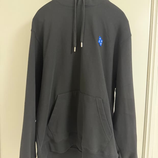 아더에러 후드티 판매합니다.