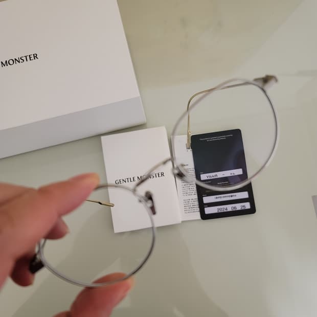 젠틀몬스터 요나02(실버) 판매합니다.