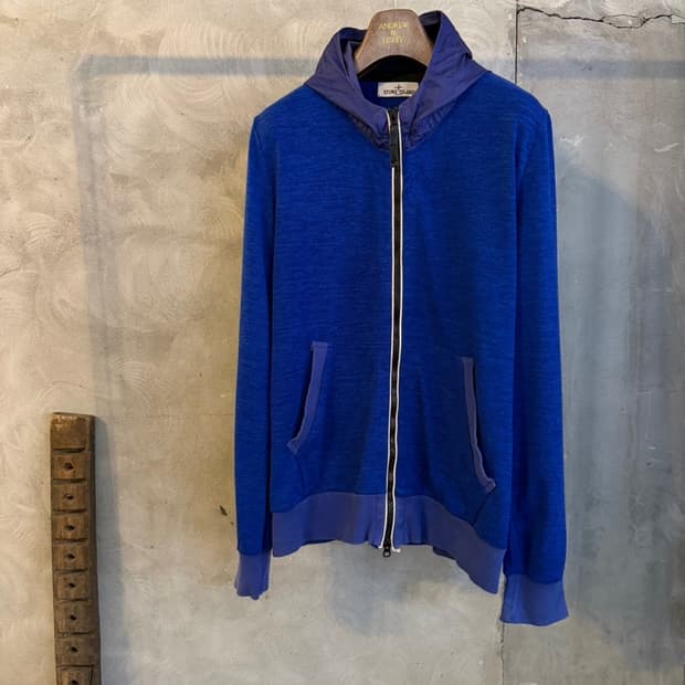 스톤 아일랜드 후드 짚업 100