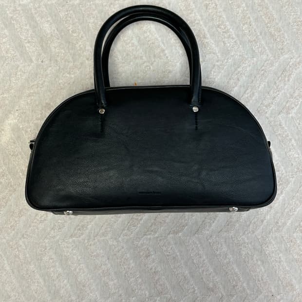 썸웨어버터 바게트백 블랙