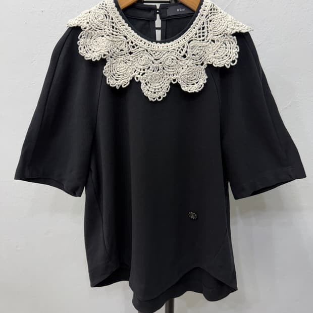 정품) O2ND 오즈세컨 한섬 22ss 레이스 블라우스 82