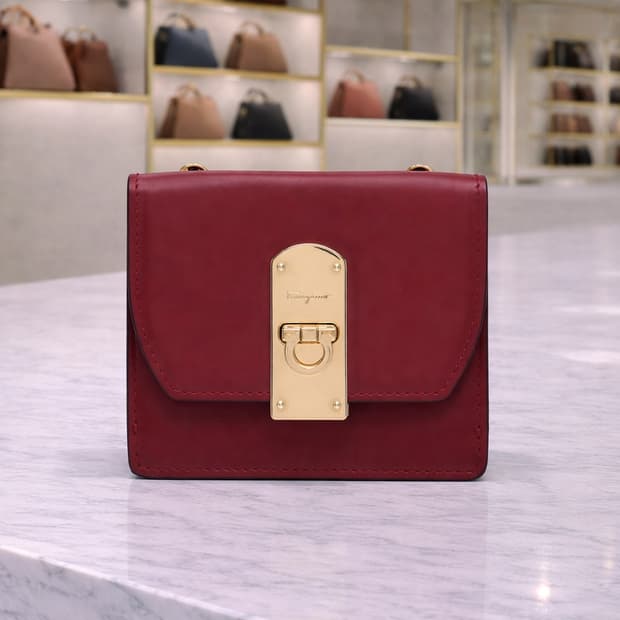 [A급] 페라가모 간치니 스트랩 반지갑 판매합니다!!!