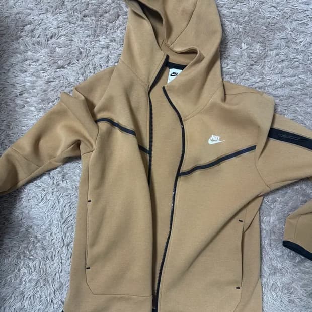 나이키 테크팩 골든색 희귀 L사이즈
