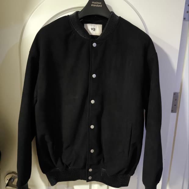 L 브이투 레더 스웨이드 블루종