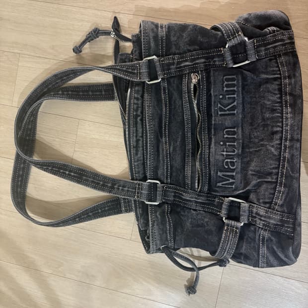마뗑킴 워시드 데님 스퀘어 숄더백 블랙