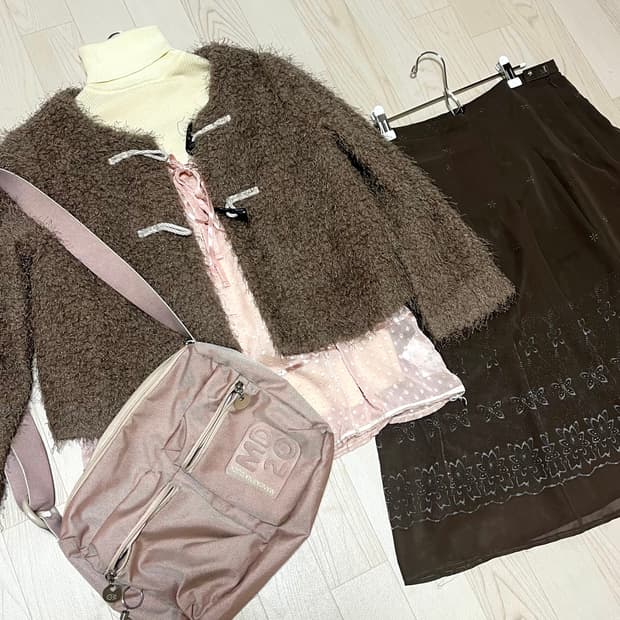 일본빈티지 퍼코트 땡땡이 블라우스 미디스커트 모리걸 하구미 아오이유우