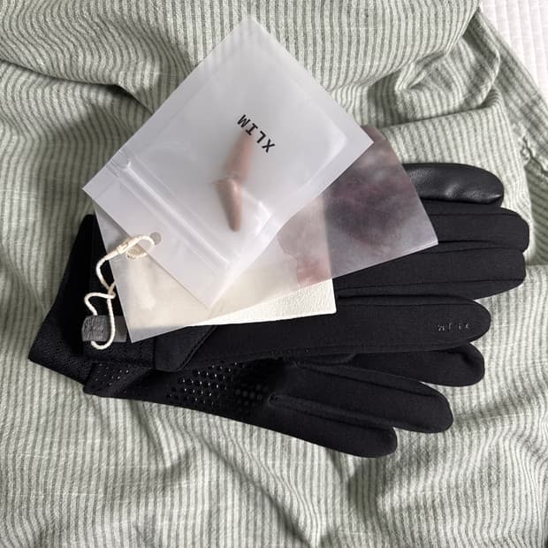 Xlim EP.8 01 GLOVES BLACK