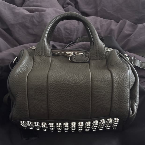 알렉산더왕 로키 총알백