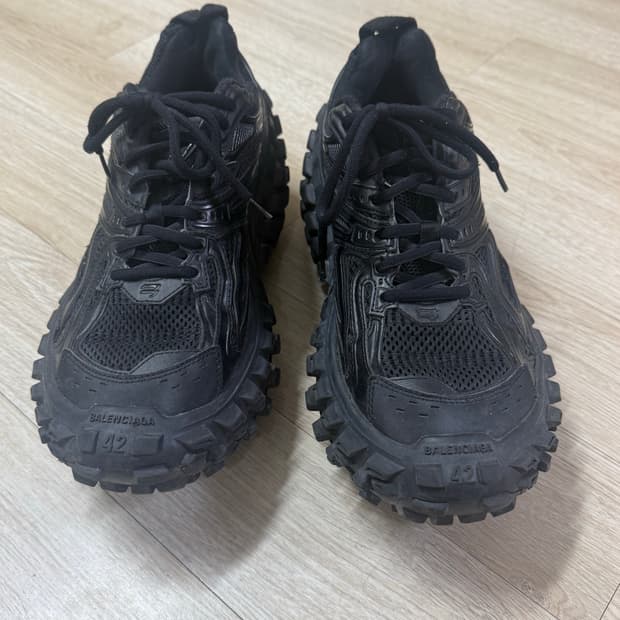 발렌시아가 디펜더 42