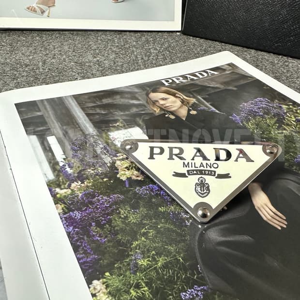 샤넬 사각 핸드메이드 헤어핀 화이트 (1ps)