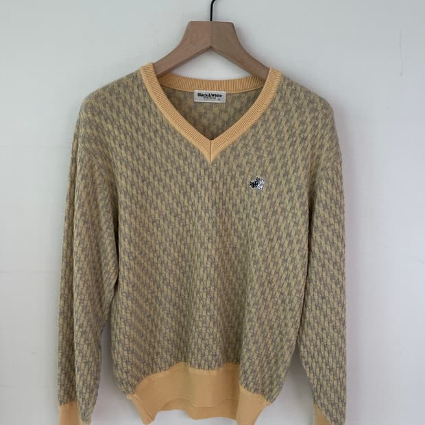 블랙앤화이트 골프 울니트 브이넥 100 (Made in JAPAN)