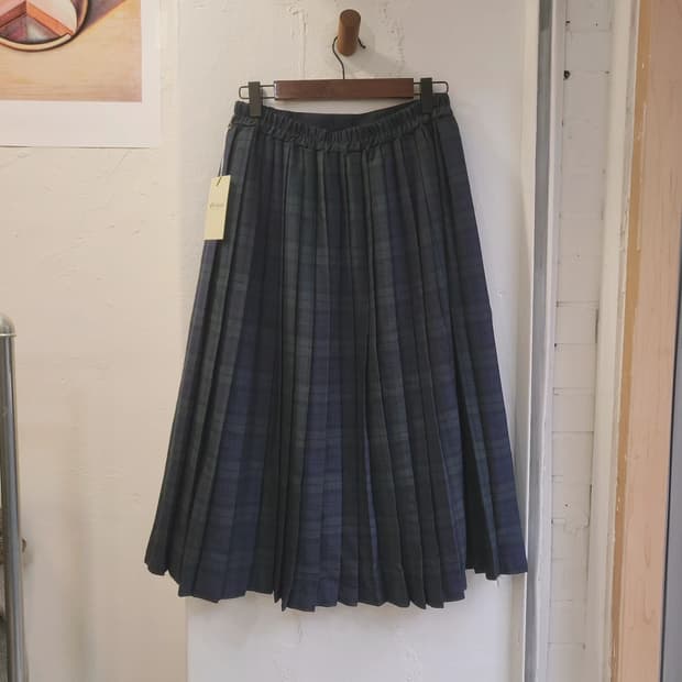 어스뮤직 체크 플리츠 밴딩스커트