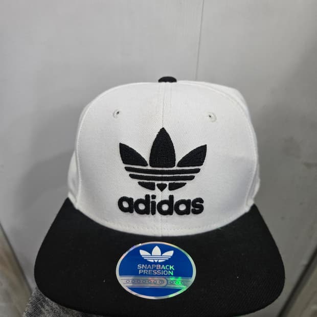 adidas 아디다스 스냅백 모자! 깔끔한 디자인~