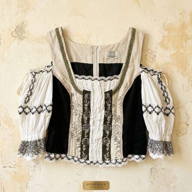 Biedermeier Collection 크롭