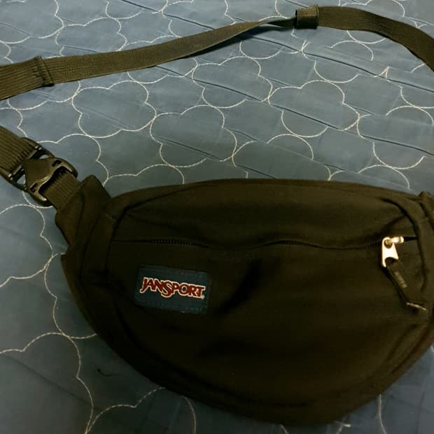 잔스포츠 힙색 슬링백 블랙