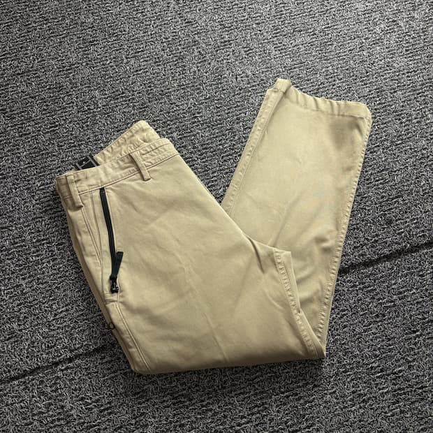 스톤아일랜드 패치로고 베이지 필드 치노 팬츠 2840