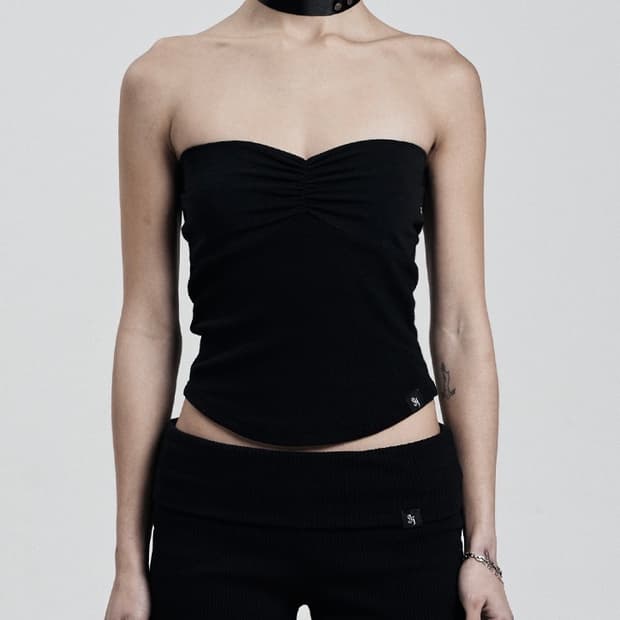 시너진 LINE SHIRRING TUBE TOP BLACK