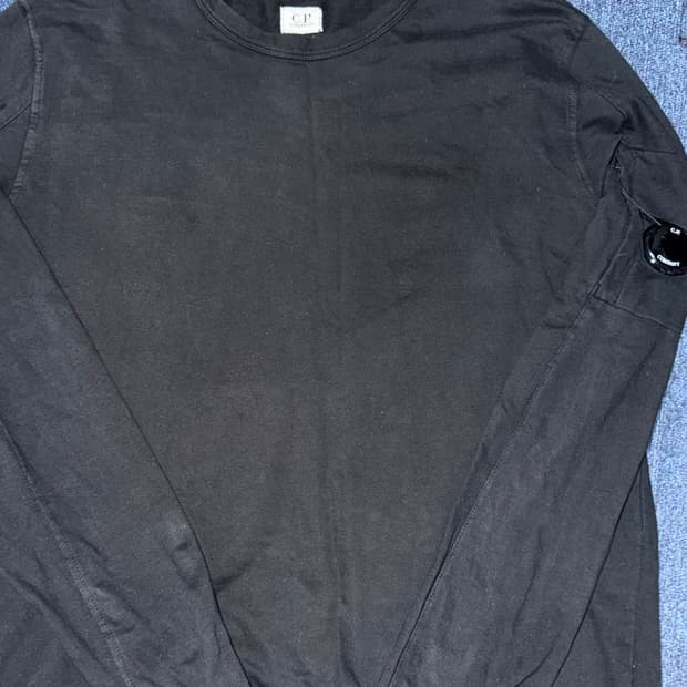 CP컴퍼니 렌즈 와펜 맨투맨