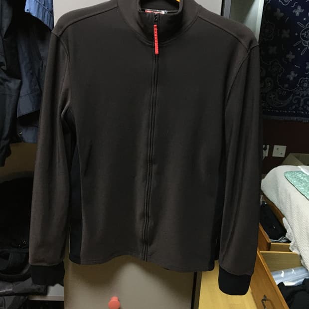 프라다 스포츠 하이넥 집업