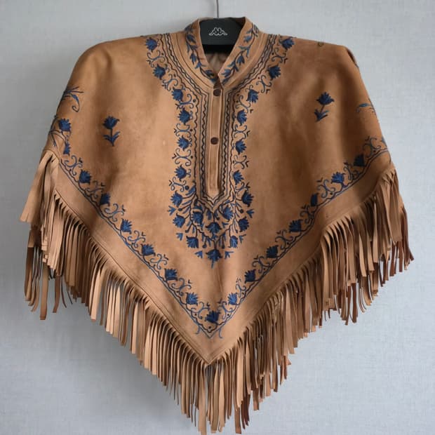 에코 스웨이드 자수 프린지 판초