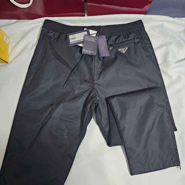 (새상품)프라다 삼객로고 리나일론