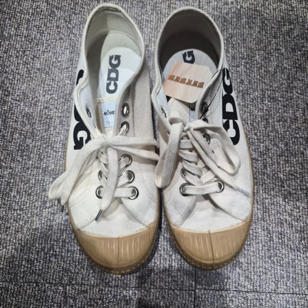 꼼데가르송 노베스타 스니커즈