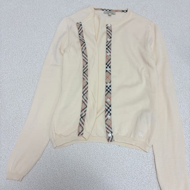 버버리 런던 울 가디건 아이보리